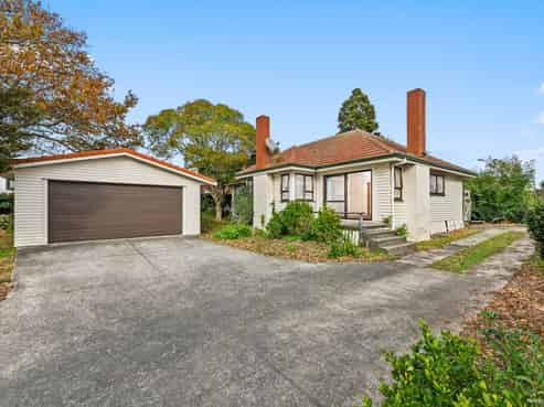 8 Flanshaw Road, Te Atatu South