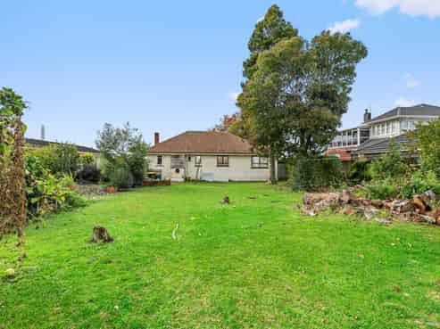 8 Flanshaw Road, Te Atatu South