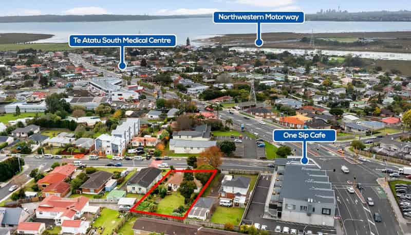 8 Flanshaw Road, Te Atatu South