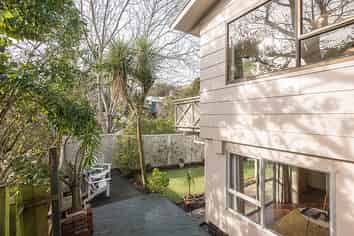 2/81 Campbell Street, Nelson South