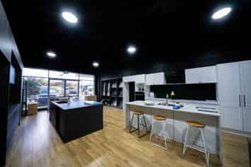 RETAIL, SHOWROOM, OFFICE, STUDIO-MANY OPTIONS