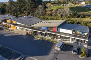 RETAIL, SHOWROOM, OFFICE, STUDIO-MANY OPTIONS