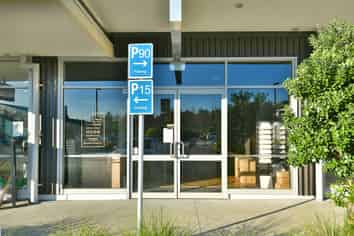 RETAIL, SHOWROOM, OFFICE, STUDIO-MANY OPTIONS