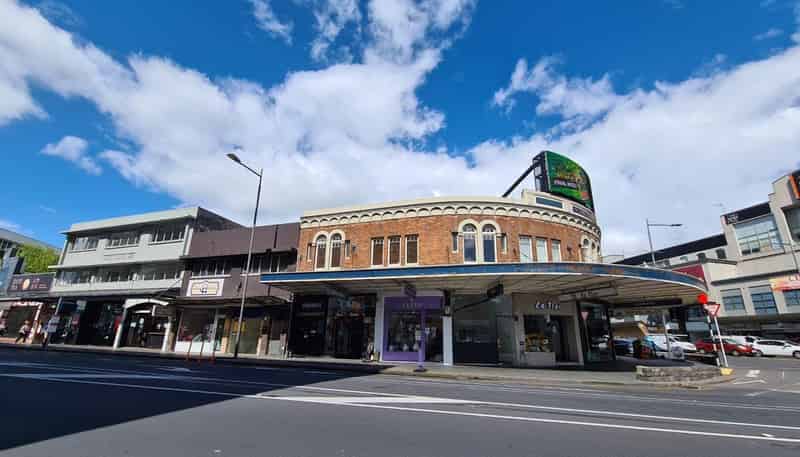 270 Broadway, Newmarket