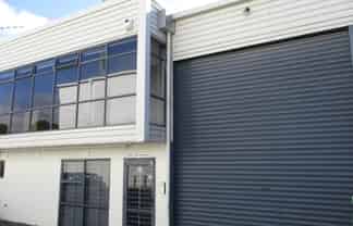 WELL-LOCATED OFFICE WAREHOUSE - 216M²