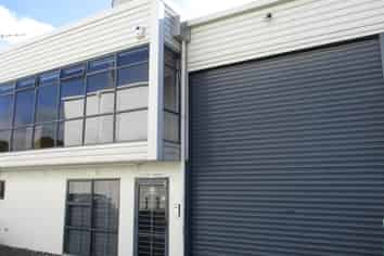 WELL-LOCATED OFFICE WAREHOUSE - 216M²