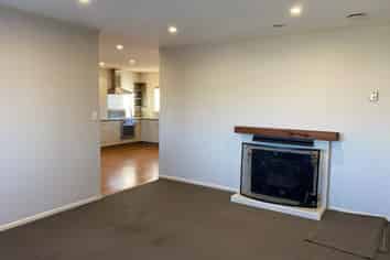 32 Hill Crescent, Papakura