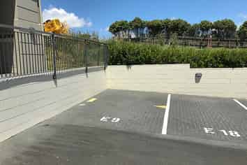 E18/71 Spencer Road, Oteha