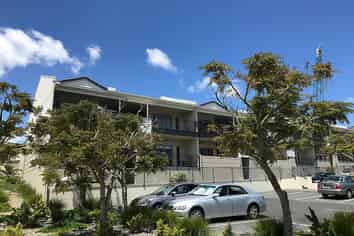 E18/71 Spencer Road, Oteha