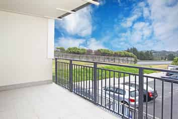 E18/71 Spencer Road, Oteha