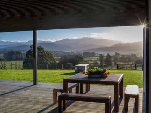 105 Thorn Road, Dovedale