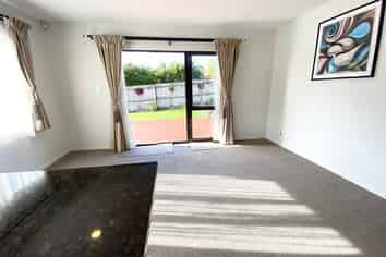 16 Lomas way, Albany