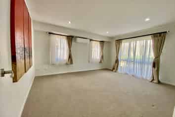 16 Lomas way, Albany