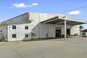 1,998sqm high stud warehouse for lease