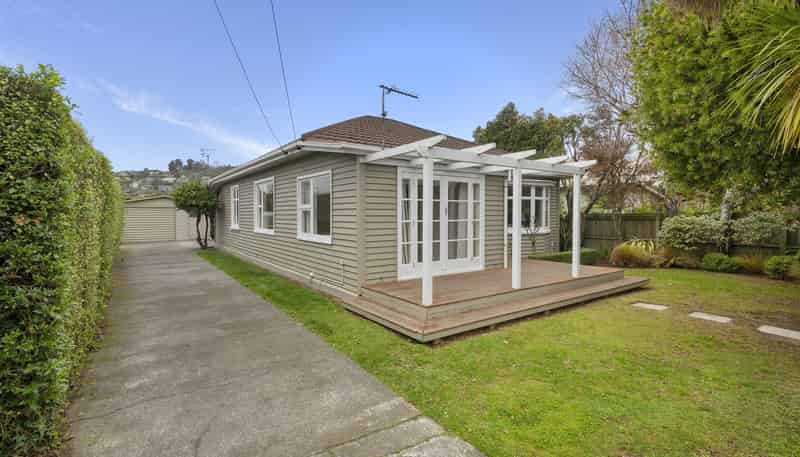 96 Birdwood Avenue, Beckenham