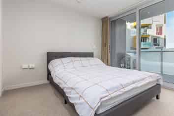 207/3 Rose Garden Lane, Albany