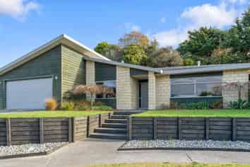 14 Leanne Way, Waikanae Beach