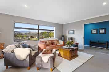 14 Leanne Way, Waikanae Beach