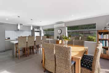 14 Leanne Way, Waikanae Beach