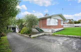 30 Lawrence Crescent, 