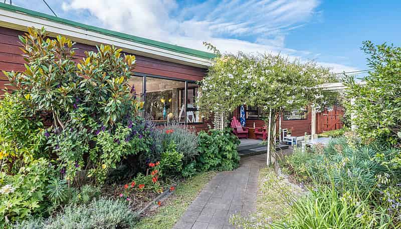 1 Herbert Avenue, Raumati South