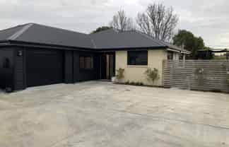 a/42 Pharazyn Street, 