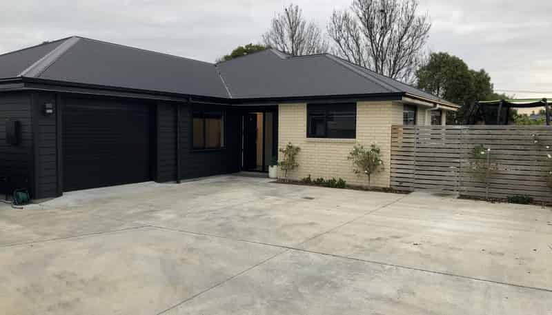 a/42 Pharazyn Street, 