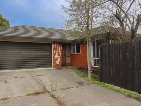 4 Travis Road, Burwood