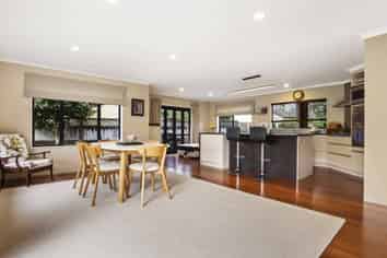 4 Helmsdale Court, Huntington