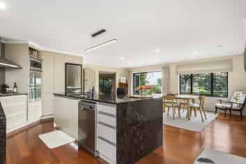 4 Helmsdale Court, Huntington