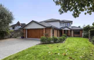 4 Helmsdale Court, Huntington