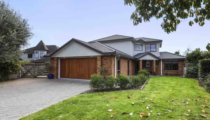 4 Helmsdale Court, Huntington