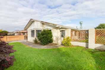 108 Amberley Avenue, Highbury