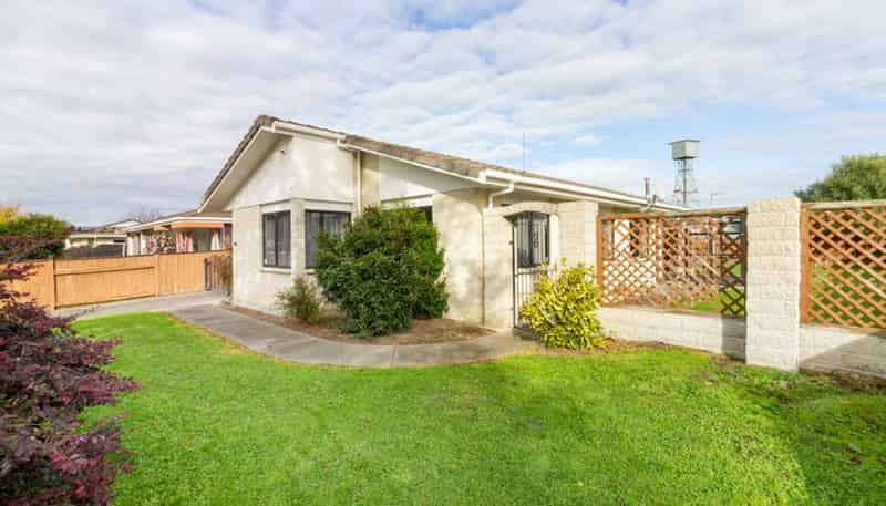 108 Amberley Avenue, Highbury