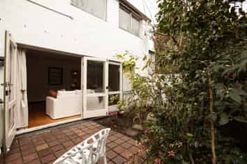 2/16 Rossall Street, Merivale