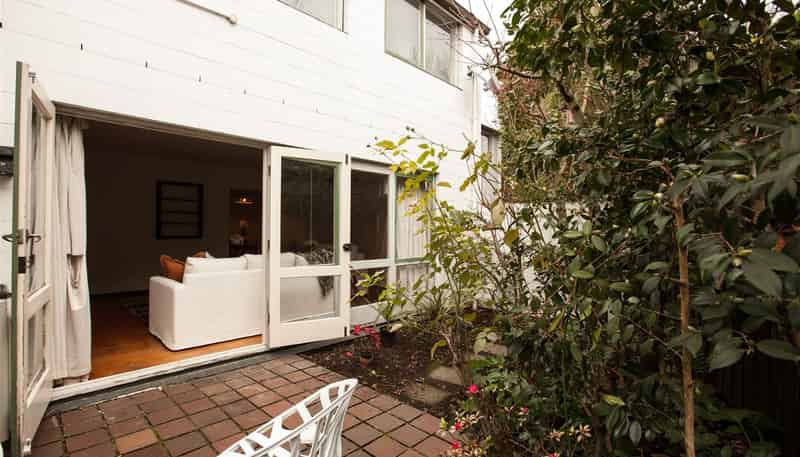 2/16 Rossall Street, Merivale