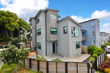 59 Lockheed Street, Hobsonville