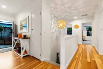 74 Seaview Road, Castor Bay