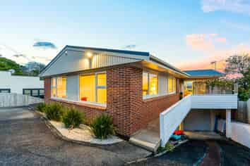 74 Seaview Road, Castor Bay