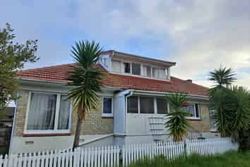 35 Archibald Rd, Kelston