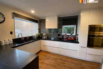 154 Larnach Road, Waverley