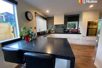 154 Larnach Road, Waverley