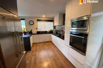 154 Larnach Road, Waverley