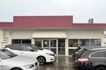 Excellent profile - retail space with kitchen option