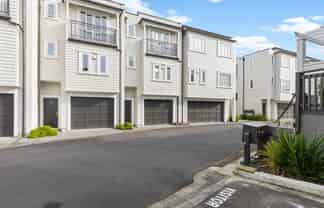 30/218 Green Lane West, Epsom