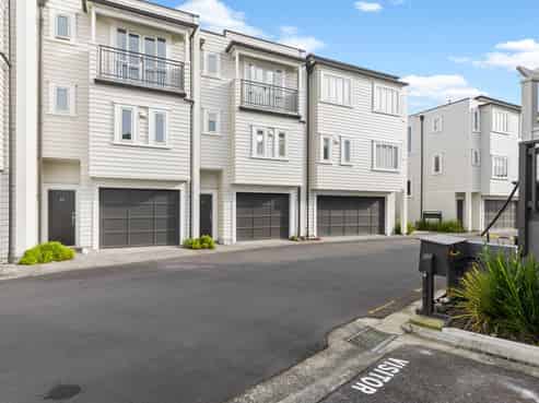 30/218 Green Lane West, Epsom