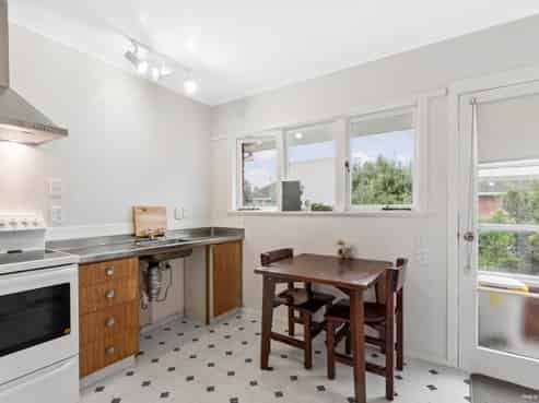 2/15A Anzac Street, Takapuna