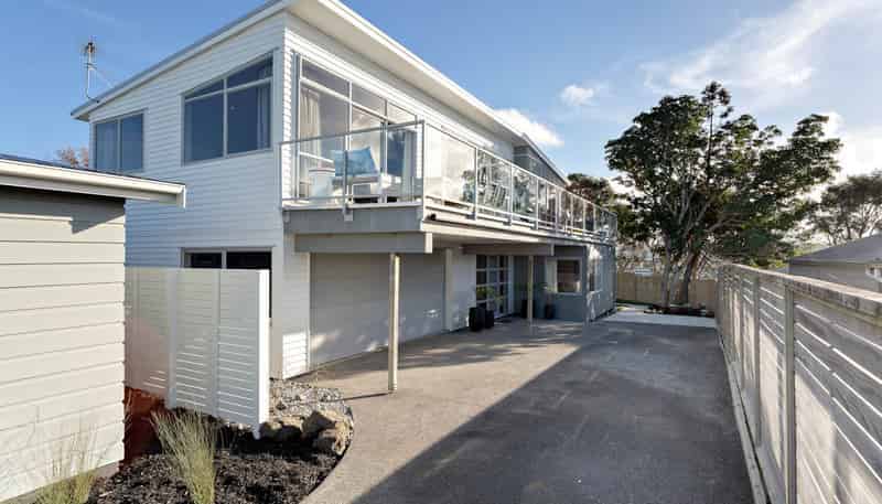 916A East Coast Road, Browns Bay