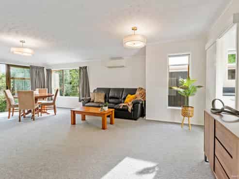 2/16 Hart Road, Takapuna