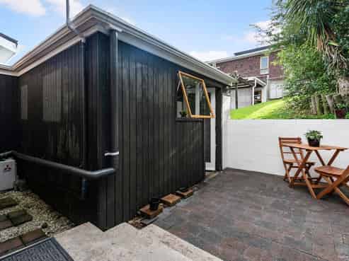 2/16 Hart Road, Takapuna